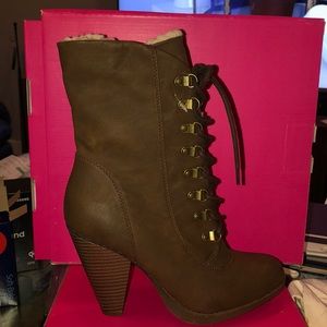 Brown Lace Up Boot Size 9